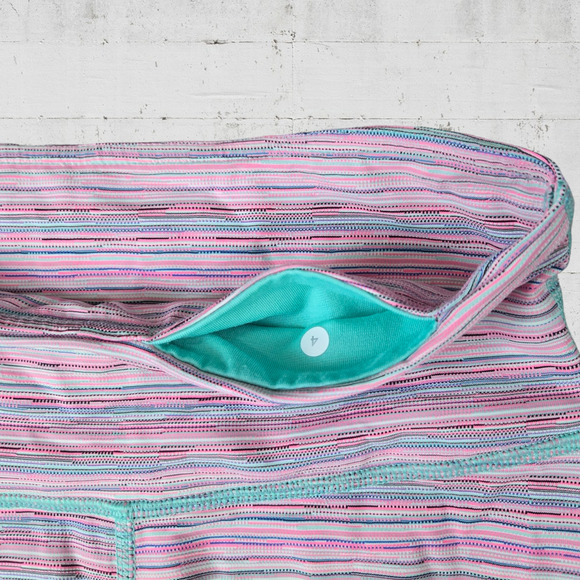 Lululemon Pink Cyber Stripe Luxtreme Wunder Under Workout Capri Leggings Size 4 - Picture 4 of 6